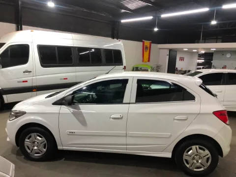 Chevrolet ONIX 2016 branco à venda na Pipo Veículos em Avaré-SP — foto 5