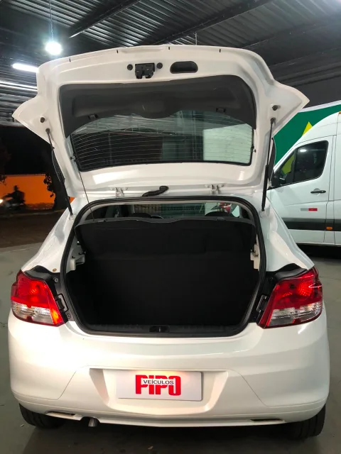 Chevrolet ONIX 2016 branco à venda na Pipo Veículos em Avaré-SP — foto 7