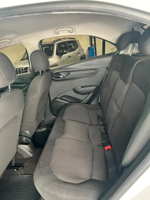 Chevrolet ONIX 2015 branco à venda na Pipo Veículos em Avaré-SP — foto 8