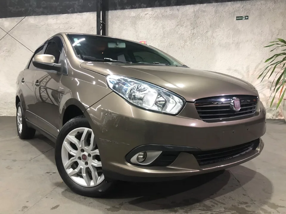 Fiat Grand Siena 2014 cinza à venda na Pipo Veículos em Avaré-SP