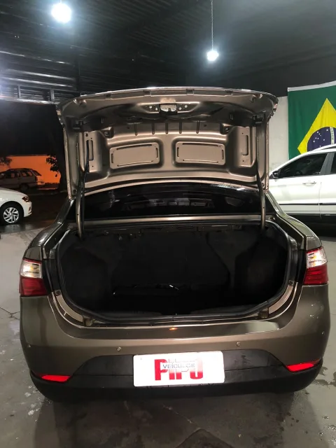 Fiat Grand Siena 2014 cinza à venda na Pipo Veículos em Avaré-SP — foto 8