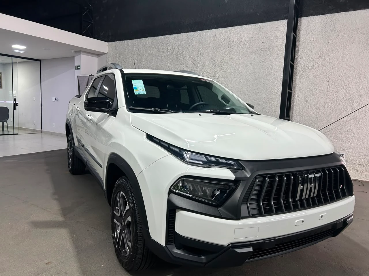 Fiat TORO FREEDOM 2026 branco à venda na Pipo Veículos em Avaré-SP