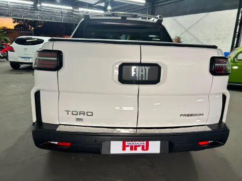 Fiat TORO FREEDOM 2026 branco à venda na Pipo Veículos em Avaré-SP — foto 6