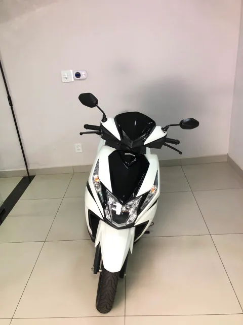 Honda ELITE 2025 branca à venda na Pipo Veículos em Avaré-SP — foto 9