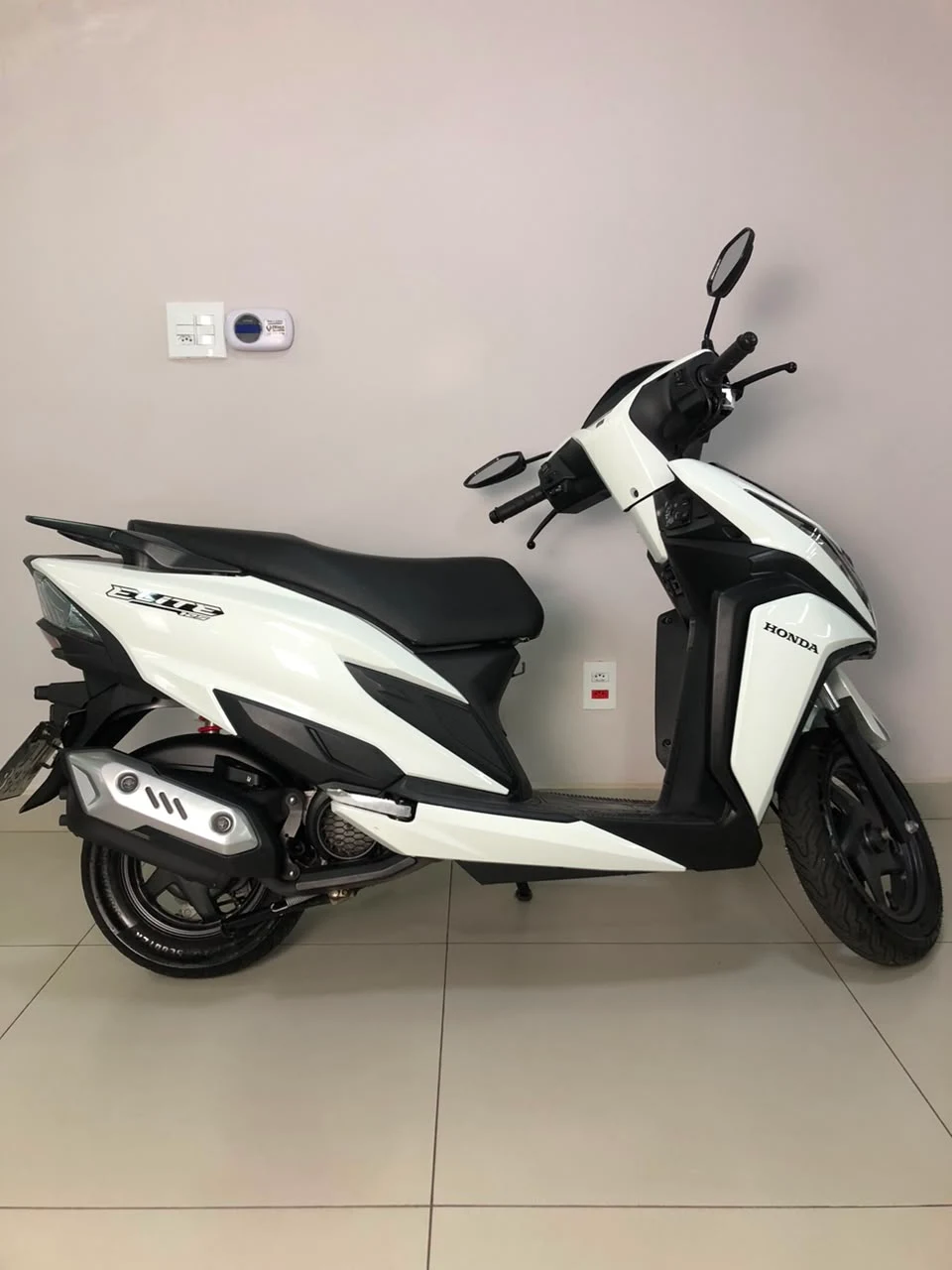 Honda ELITE 2025 branca à venda na Pipo Veículos em Avaré-SP