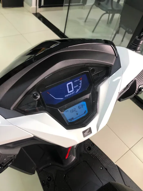 Honda ELITE 2025 branca à venda na Pipo Veículos em Avaré-SP — foto 6