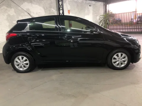 Hyundai HB20 2014 preto à venda na Pipo Veículos em Avaré-SP — foto 4