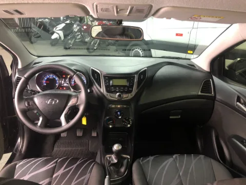 Hyundai HB20 2014 preto à venda na Pipo Veículos em Avaré-SP — foto 10