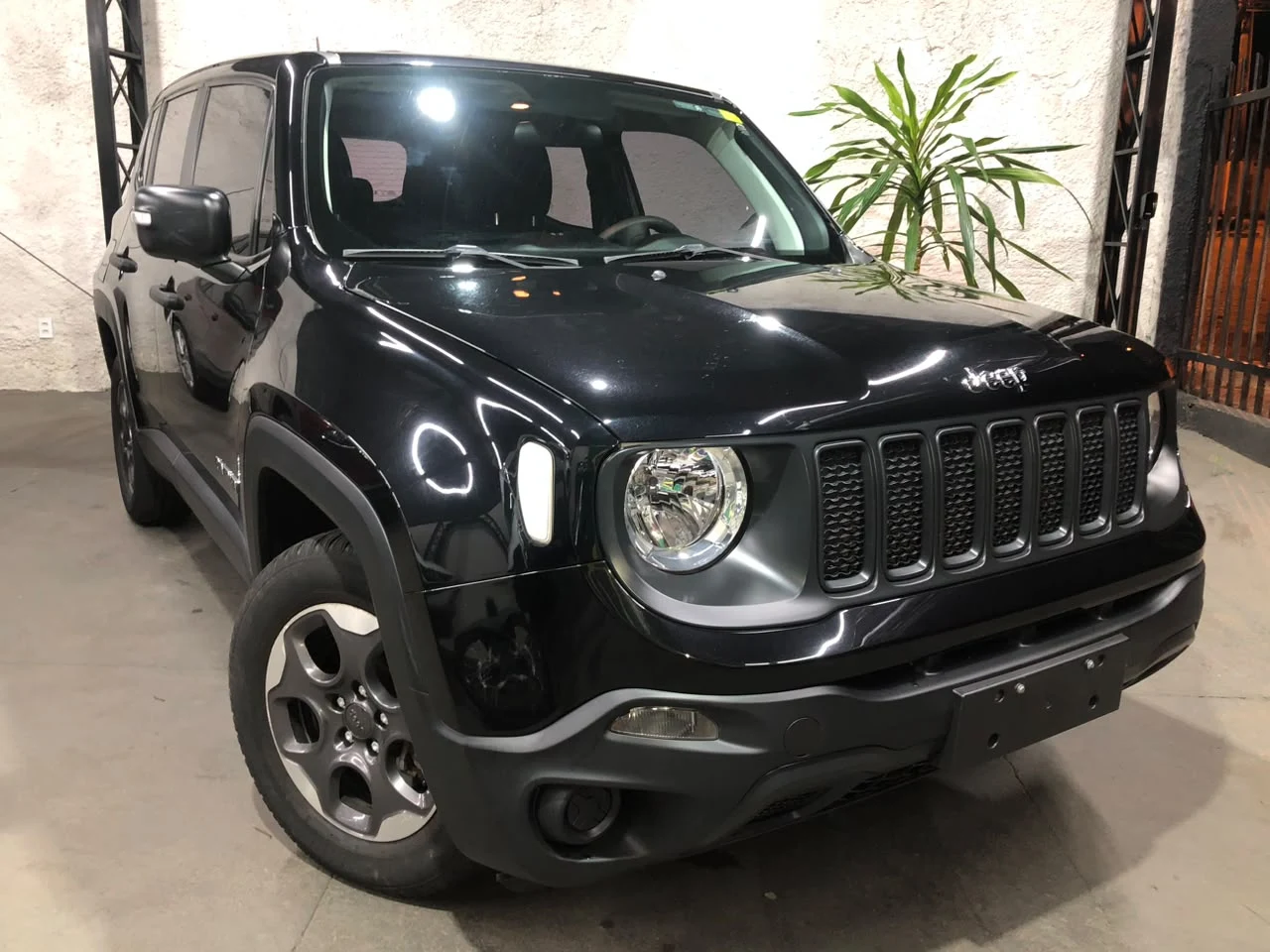 Jeep RENEGADE 2021 preto à venda na Pipo Veículos em Avaré-SP