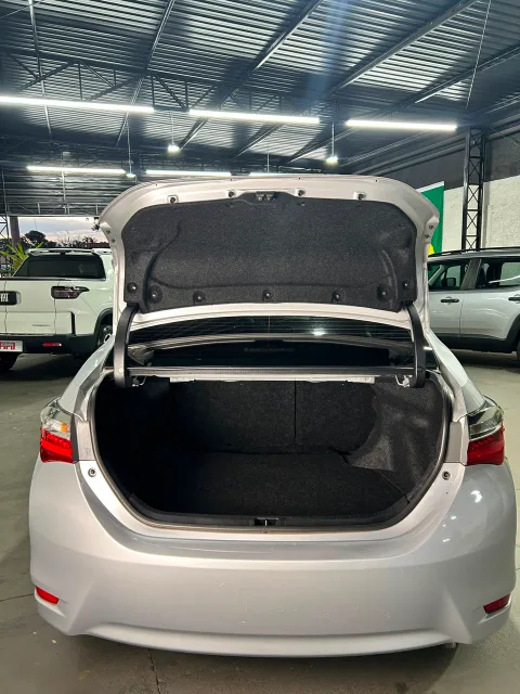 Toyota COROLLA 2018 prata à venda na Pipo Veículos em Avaré-SP — foto 9