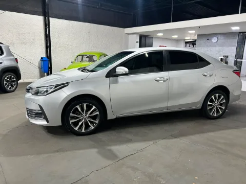Toyota COROLLA 2018 prata à venda na Pipo Veículos em Avaré-SP — foto 5