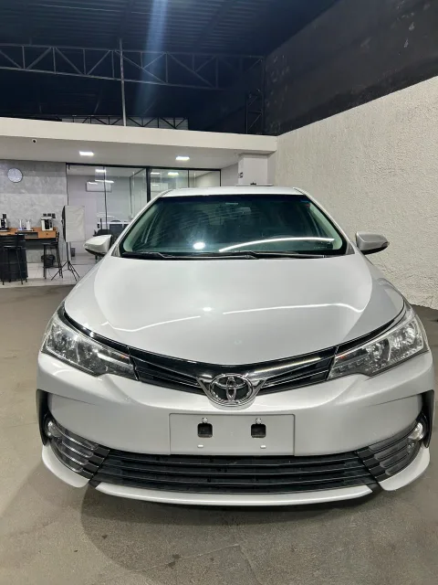Toyota COROLLA 2018 prata à venda na Pipo Veículos em Avaré-SP — foto 3