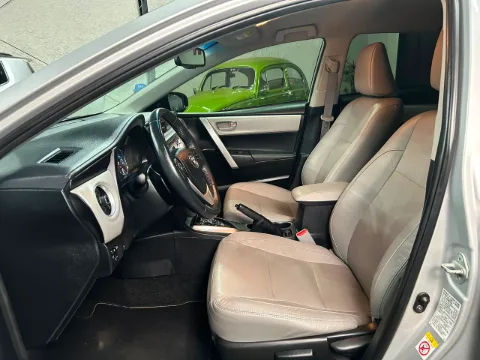 Toyota COROLLA 2018 prata à venda na Pipo Veículos em Avaré-SP — foto 8