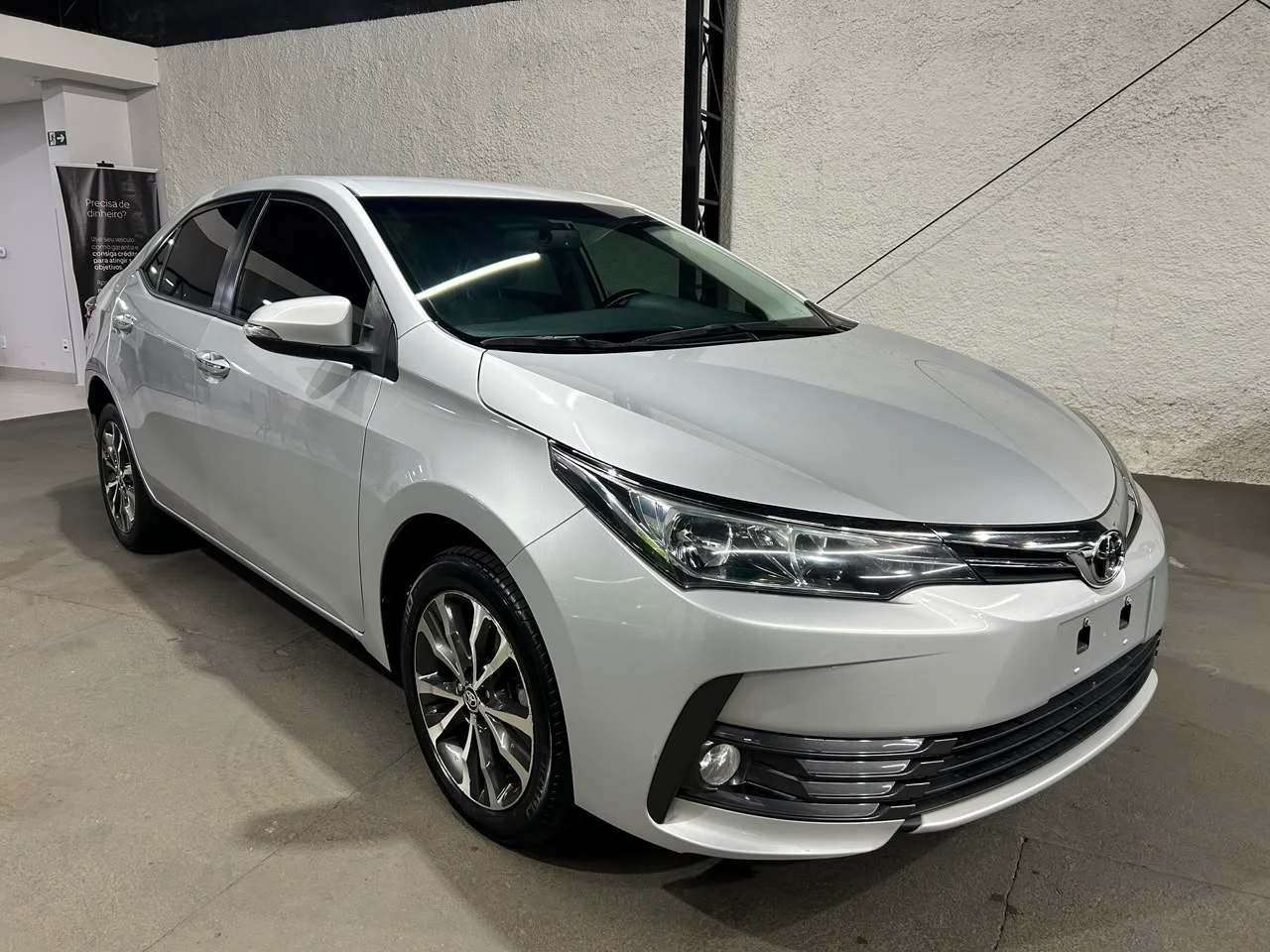 Toyota COROLLA 2018 prata à venda na Pipo Veículos em Avaré-SP