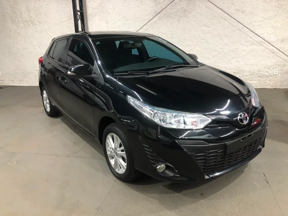 Toyota YARIS 2019 preto à venda na Pipo Veículos em Avaré-SP