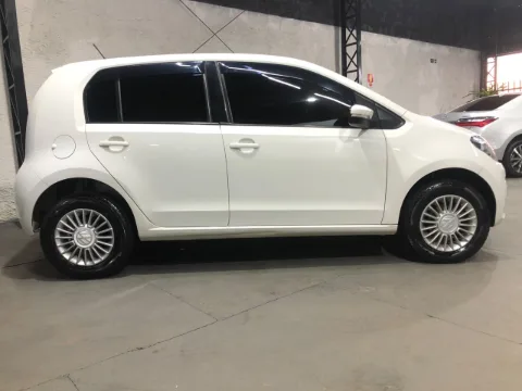 Volkswagen UP 2016 branca à venda na Pipo Veículos em Avaré-SP — foto 4
