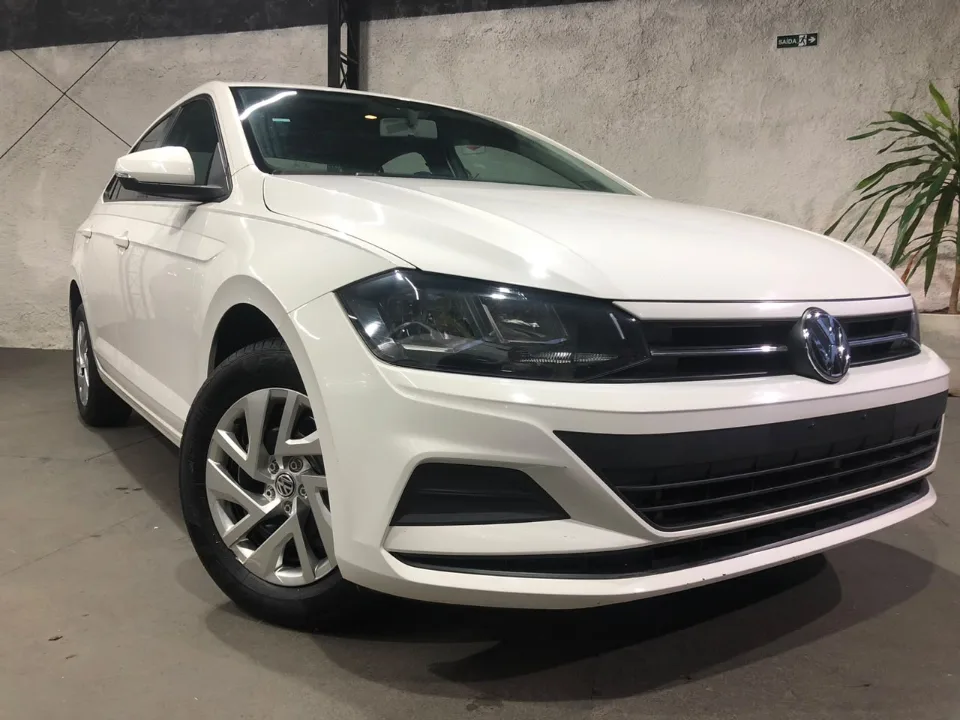 Volkswagen Virtus 2021 branco à venda na Pipo Veículos em Avaré-SP